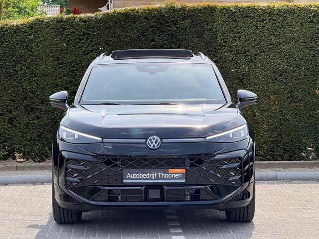 Volkswagen T-Roc 1.5 eTsi R-Line Trekhaak | Pano | 20"