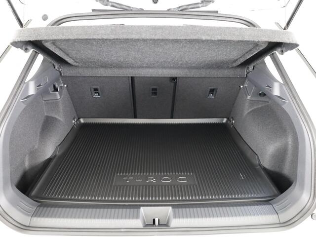 Volkswagen T-Roc Life First Edition 1.5 eTSI 85 kW / 116 PK SUV 7 v Achteruitrijcamera | Carplay