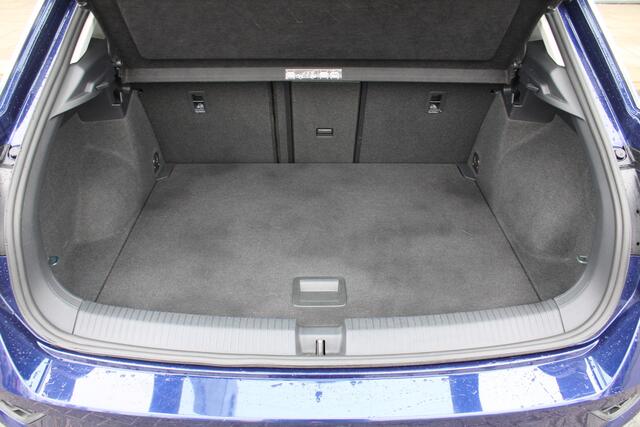 Volkswagen T-Roc 1.5 TSI 150PK Automaat Sport | Verw. Stoelen & Stuurwiel | Adapt. Cruise | Camera | DAB | Keyless | El. Achterklep |