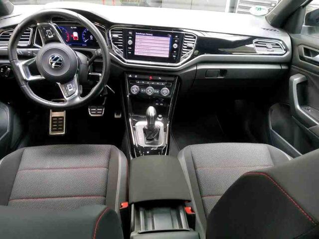 Volkswagen T-Roc 1.5 TSI 150pk Automaat Sport Black Style / Panoramadak / Camera / Adaptive Cruise