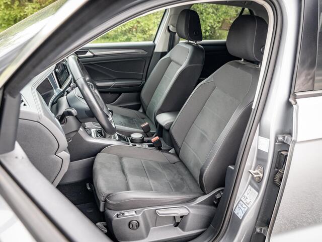 Volkswagen T-Roc 1.0 TSI Style // navigatie // pdc // stoelverwarming