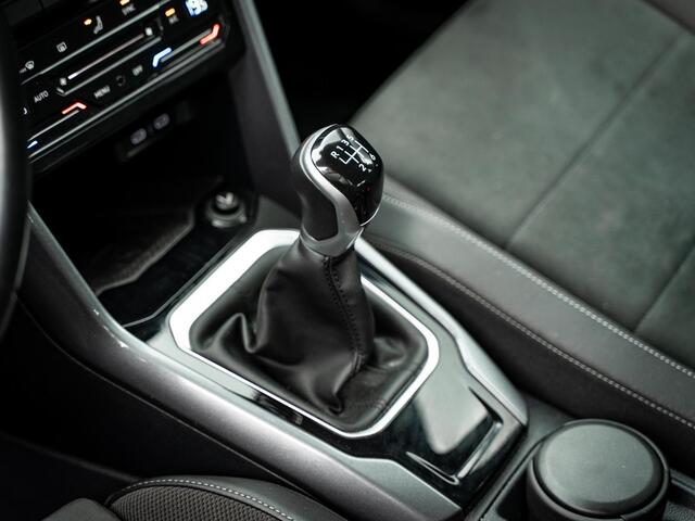 Volkswagen T-Roc 1.0 TSI Style // navigatie // pdc // stoelverwarming