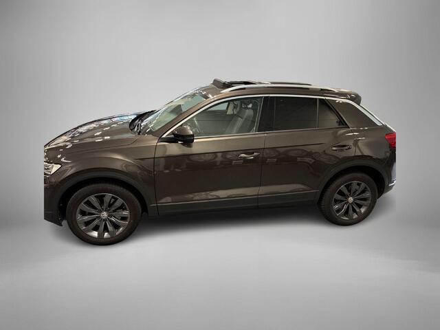 Volkswagen T-Roc 1.0 TSI 115pk Style · Panoramadak · Camera · Apple/Android Car Play · Trekhaak · ACC · Alarmklasse 3 · Active Info Display · Draadloze Telefoonlader ·