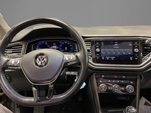 Volkswagen T-Roc 1.0 TSI 115pk Style · Panoramadak · Camera · Apple/Android Car Play · Trekhaak · ACC · Alarmklasse 3 · Active Info Display · Draadloze Telefoonlader ·