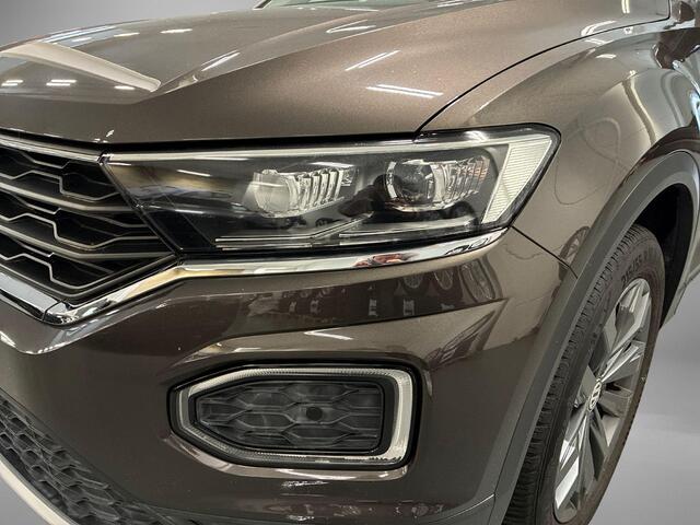 Volkswagen T-Roc 1.0 TSI 115pk Style · Panoramadak · Camera · Apple/Android Car Play · Trekhaak · ACC · Alarmklasse 3 · Active Info Display · Draadloze Telefoonlader ·