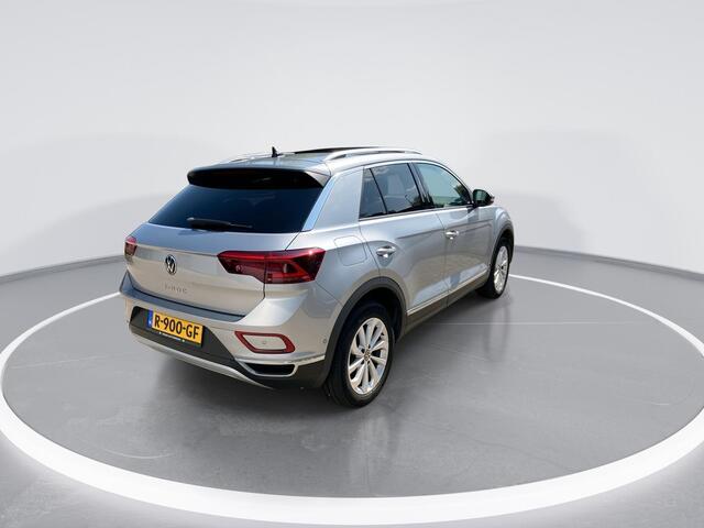 Volkswagen T-Roc 1.0 TSI Style · Panoramadak · Camera + Parkeersensoren · Trekhaak · Garantie t/m 25-08-2026 of 100000km.