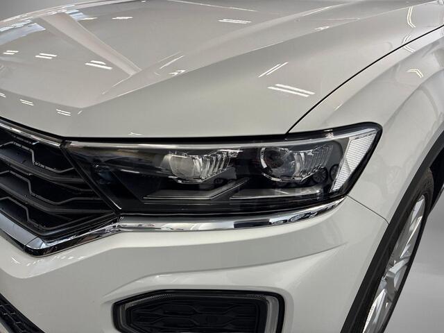 Volkswagen T-Roc 1.5 TSI 150pk DSG Sport · Panoramadak · Camera · Afn. Trekhaak · Dodehoeksensor · ACC · 18"Velgen · Sfeerverlichting · Sportstoelen ·