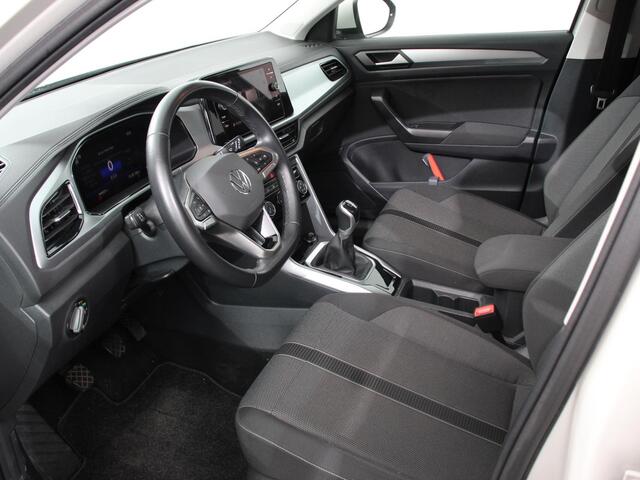 Volkswagen T-Roc 1.0 TSI Life Digitale Cockpit Navigatie Apple Carplay/Android Auto Adaptive Cruise control Parkeer sensoren Lichtmetalen Velgen 16" Extra Getint glas