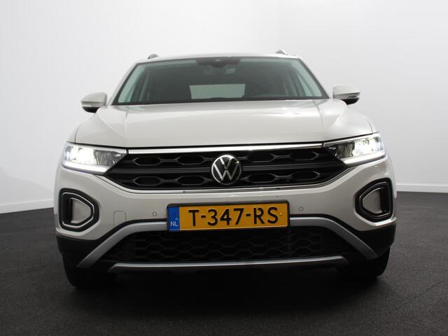 Volkswagen T-Roc 1.0 TSI Life Digitale Cockpit Navigatie Apple Carplay/Android Auto Adaptive Cruise control Parkeer sensoren Lichtmetalen Velgen 16" Extra Getint glas