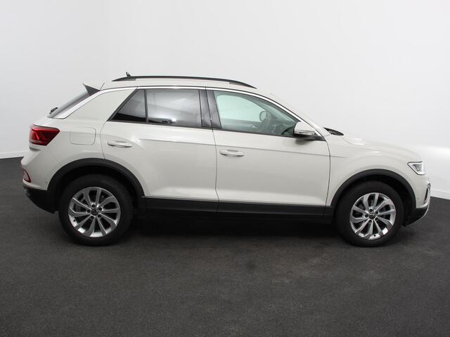 Volkswagen T-Roc 1.0 TSI Life Digitale Cockpit Navigatie Apple Carplay/Android Auto Adaptive Cruise control Parkeer sensoren Lichtmetalen Velgen 16" Extra Getint glas