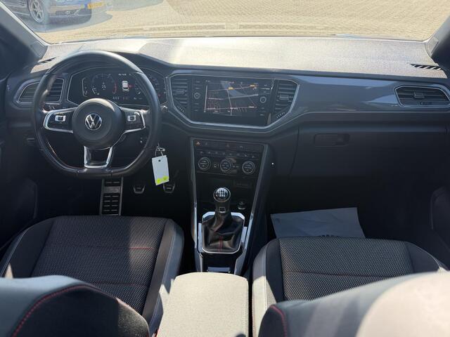 Volkswagen T-Roc 1.5 TSI Sport Business R VOLLEDIG DIGITAAL INSTRUMENTENPANEEL | PANORAMADAK | CAMERA | NAVIGATIE | MULTIMEDIA | LED VERLICHTING | DODEHOEK DETECTIE | ADAPTIEVE CRUISE CONTROL | SFEER VERLICHTING | PARKEERSENSOREN | R-LINE