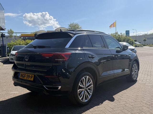 Volkswagen T-Roc 1.5 TSI Sport Business R VOLLEDIG DIGITAAL INSTRUMENTENPANEEL | PANORAMADAK | CAMERA | NAVIGATIE | MULTIMEDIA | LED VERLICHTING | DODEHOEK DETECTIE | ADAPTIEVE CRUISE CONTROL | SFEER VERLICHTING | PARKEERSENSOREN | R-LINE