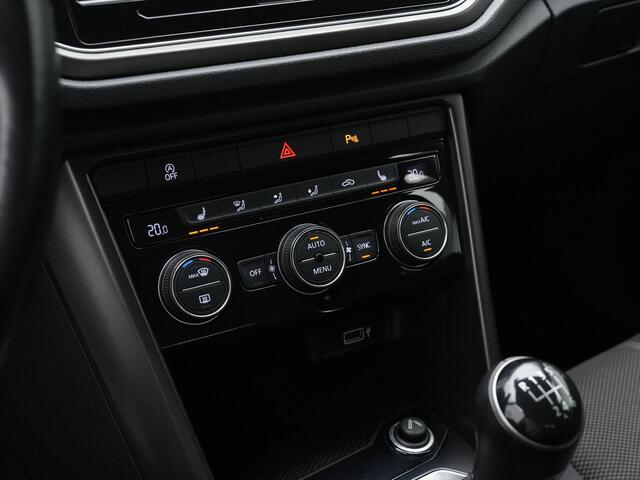 Volkswagen T-Roc 1.0 TSI 115 pk Style | Adaptive Cruise | Stoelverwarming | Parkeersensoren voor/achter
