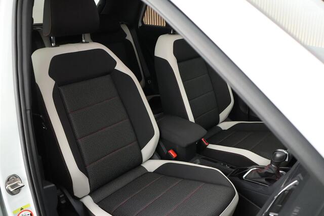 Volkswagen T-Roc 1.5 TSI 150pk DSG R-Line Sport Trekhaak Camera Stuur+Stoelverwarming Keyless Panoramadak Virtual Cockpit Navigatie