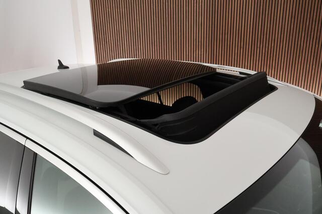 Volkswagen T-Roc 1.5 TSI 150pk DSG R-Line Sport Trekhaak Camera Stuur+Stoelverwarming Keyless Panoramadak Virtual Cockpit Navigatie