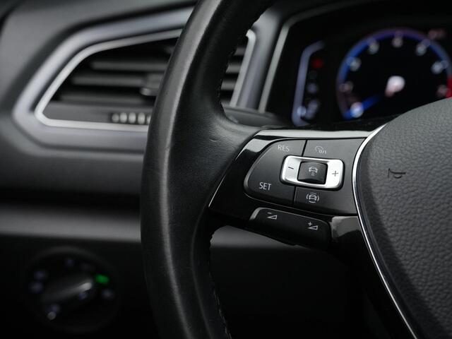Volkswagen T-Roc Cabrio 1.5 TSI 150 pk DSG R-Line | Trekhaak | Leder | Beats | Stuur-/stoelverwarming | Achteruitrijcamera | Adaptive Cruise | Navigatie