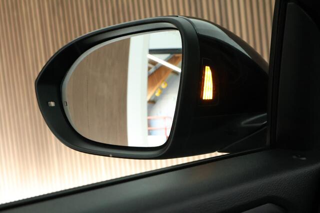 Volkswagen T-Roc Cabrio 1.5 TSI 150pk DSG R-Line Edition Grey Trekhaak Camera Stoelverwarming Navigatie Virtual Cockpit