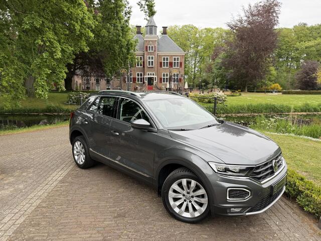 Volkswagen T-Roc 1.5 TSI Sport | Keyless | Camera | Trekhaak | DigiDash |