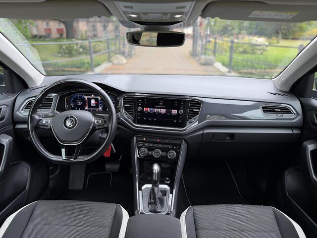 Volkswagen T-Roc 1.5 TSI Sport | Keyless | Camera | Trekhaak | DigiDash |