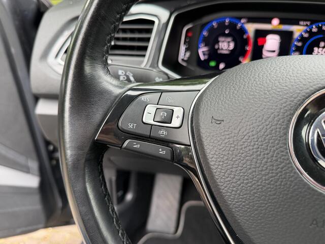 Volkswagen T-Roc 1.5 TSI Sport | Keyless | Camera | Trekhaak | DigiDash |