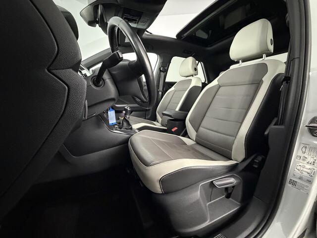 Volkswagen T-Roc 1.5 TSI Sport 150pk | Glazen schuif-kanteldak | Leer | Navigatie | LED