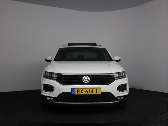 Volkswagen T-Roc 1.5 TSI Sport 150pk | Glazen schuif-kanteldak | Leer | Navigatie | LED