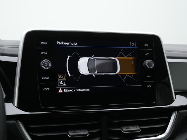 Volkswagen T-Roc Cabrio 1.5 TSI 150 pk DSG R-Line | Trekhaak | Adaptive Cruise | Stuur-/stoelverwarming | Side Assist | Navigatie