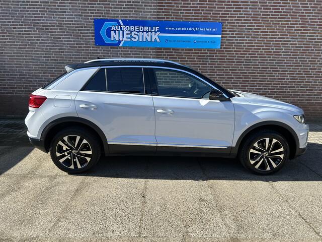 Volkswagen T-Roc 1.5 TSI DSG Automaat Trekhaak/Carplay/PDC/Stoelverwarming