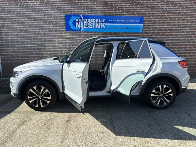 Volkswagen T-Roc 1.5 TSI DSG Automaat Trekhaak/Carplay/PDC/Stoelverwarming