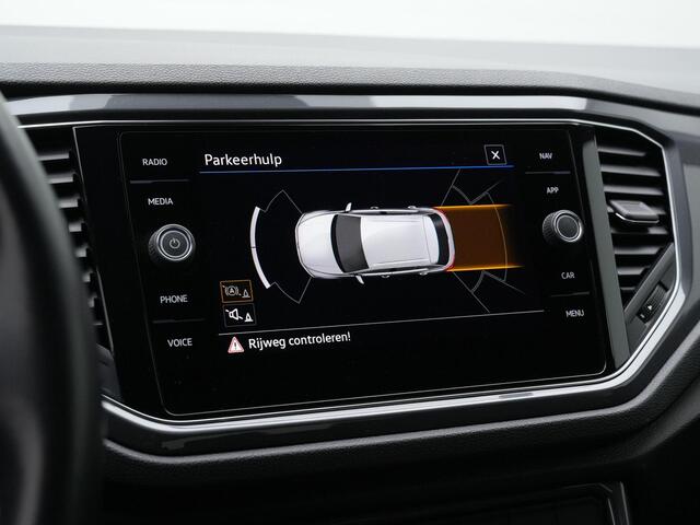 Volkswagen T-Roc 1.5 TSI 150 pk DSG R-Line | Trekhaak | Stoelverwarming | Navigatie | Adaptive Cruise | Side Assist | Parkeersensoren voor/achter | Sportonderstel