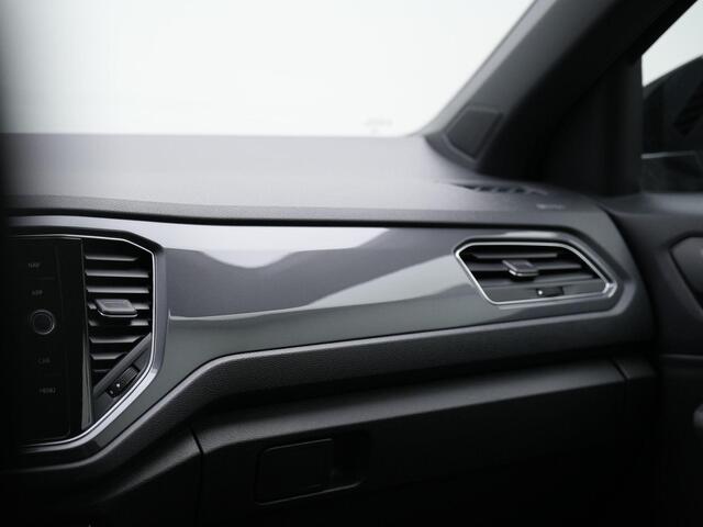 Volkswagen T-Roc 1.5 TSI 150 pk DSG R-Line | Trekhaak | Stoelverwarming | Navigatie | Adaptive Cruise | Side Assist | Parkeersensoren voor/achter | Sportonderstel