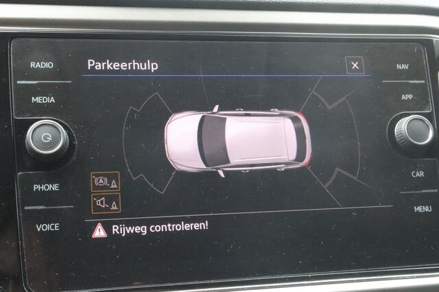Volkswagen T-Roc 1.5 TSI Style Business Trekhaak | Carplay | Blindspot | Adaptive