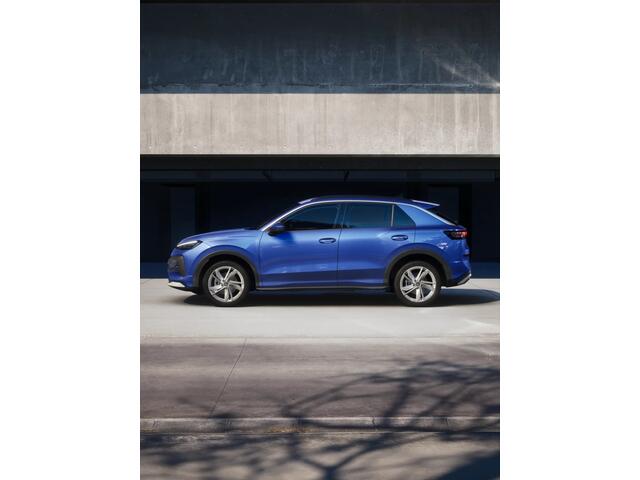 Volkswagen T-Roc 1.5 eTSI 116 7DSG Life First Edition | 'App-Connect' draadloze smartphone integratie | Automatische afstandsregeling (Adaptive Cruise Control) | Buitenspiegels elektrisch instel-, verwarm- en inklapbaar