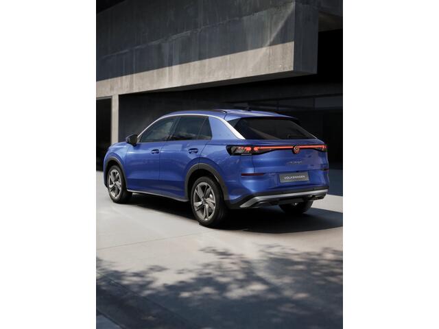 Volkswagen T-Roc 1.5 eTSI 116 7DSG Life First Edition | 'App-Connect' draadloze smartphone integratie | Automatische afstandsregeling (Adaptive Cruise Control) | Buitenspiegels elektrisch instel-, verwarm- en inklapbaar