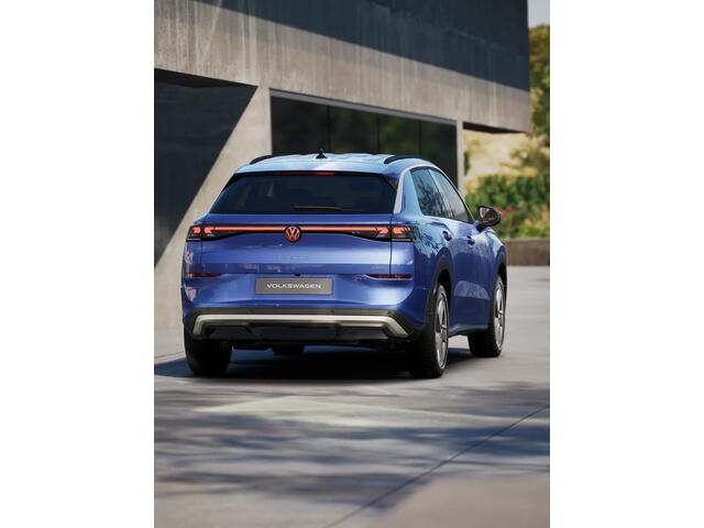 Volkswagen T-Roc 1.5 eTSI 116 7DSG Life First Edition | 'App-Connect' draadloze smartphone integratie | Automatische afstandsregeling (Adaptive Cruise Control) | Buitenspiegels elektrisch instel-, verwarm- en inklapbaar