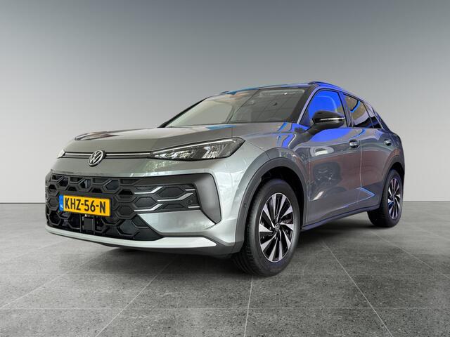 Volkswagen T-Roc 1.5 eTsi Life First Edition 116PK DSG | Trekhaak | Stuurverwarming | Zwart dak