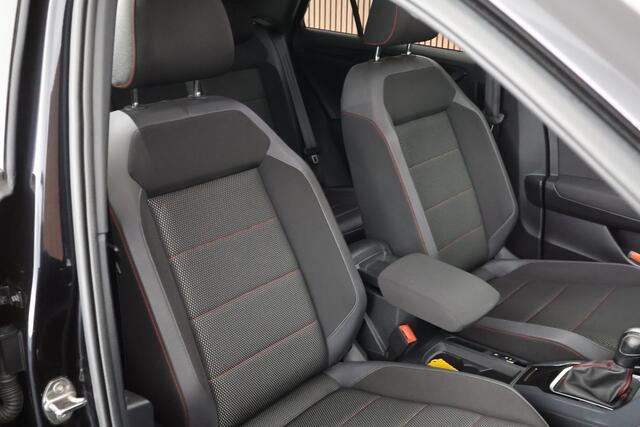 Volkswagen T-Roc 1.5 TSI 150pk DSG R-Line Sport Panoramadak Keyless Camera Stoelverwarming