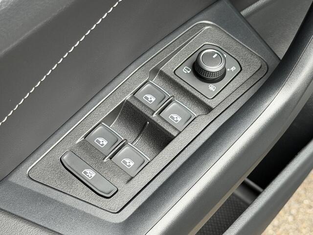 Volkswagen T-Roc 1.5 TSI 150pk DSG R-Line | Camera | Keyless | Elek. Achterklep | Dode hoek | Rijklaar incl. 1 jaar Bovag garantie
