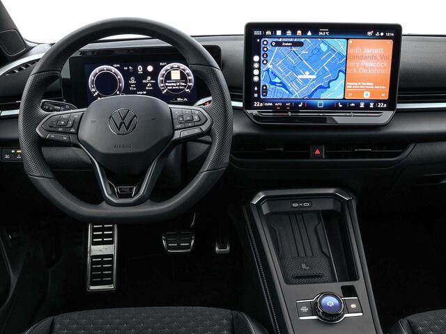 Volkswagen T-Roc R-Line First Edition 1.5 eTSI 150 PK 7 versn. DSG · Electrische achterklep · Achteruitrijcamera · Draadloze telefoonlader · Voorraad OUTLET · Prijs is inclusief inruilpremie ·