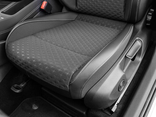 Volkswagen T-Roc R-Line First Edition 1.5 eTSI 150 PK 7 versn. DSG · Electrische achterklep · Achteruitrijcamera · Draadloze telefoonlader · Voorraad OUTLET · Prijs is inclusief inruilpremie ·