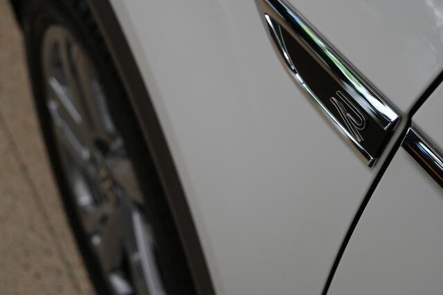 Volkswagen T-Roc 1.5 TSI 150pk R-Line | IQ. Light | Camera | Trekhaak | 100% (Dealer) onderhouden label