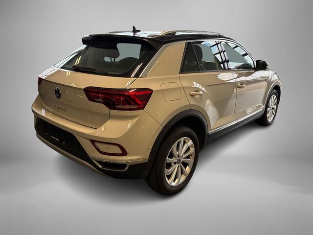Volkswagen T-Roc 1.5 TSI 150pk DSG Style · Camera · Keyless · ACC · Apple/Android Car Play · Dodehoeksensor · Elek. Achterklep · Parkeerassistent · Alarmklasse 3 ·