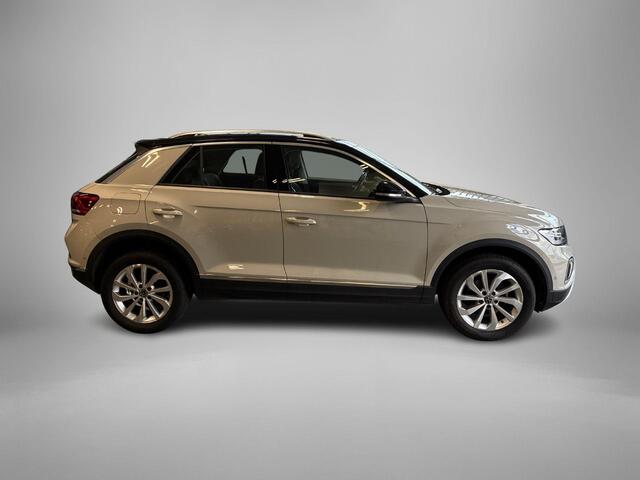Volkswagen T-Roc 1.5 TSI 150pk DSG Style · Camera · Keyless · ACC · Apple/Android Car Play · Dodehoeksensor · Elek. Achterklep · Parkeerassistent · Alarmklasse 3 ·