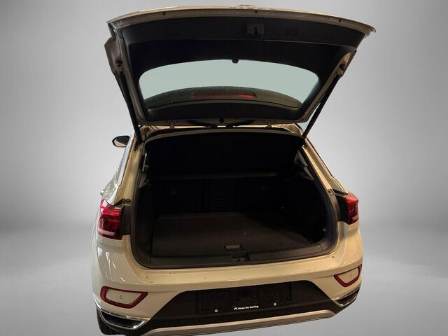 Volkswagen T-Roc 1.5 TSI 150pk DSG Style · Camera · Keyless · ACC · Apple/Android Car Play · Dodehoeksensor · Elek. Achterklep · Parkeerassistent · Alarmklasse 3 ·