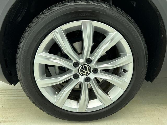 Volkswagen T-Roc 1.5 TSI 150pk DSG / Automaat Style two tone Navigatie Apple Carplay/Android Auto Parkeersensoren Camera Adaptive Cruise Control Blind Spot Assist Park Assist Stoel- en stuurverwarming Elektrische achterklep LED-koplampen