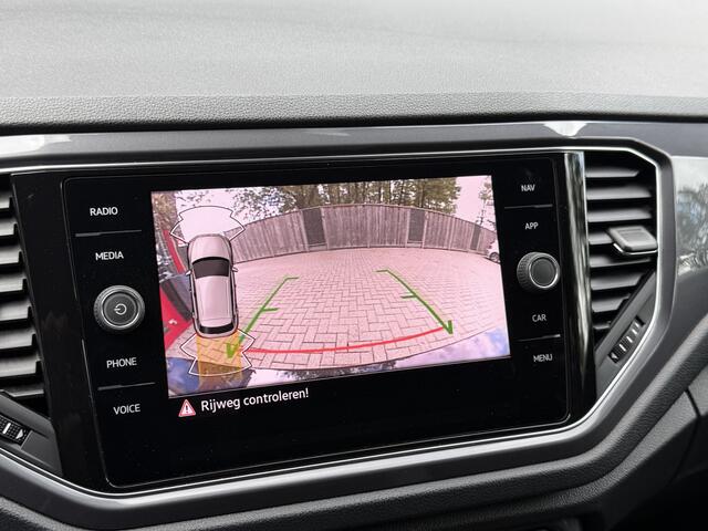 Volkswagen T-Roc 1.5 TSI AUT. *!* 2x R-LINE *!* NAVI/ LED/ 19 INCH/ CAMERA/ RADAR *!*