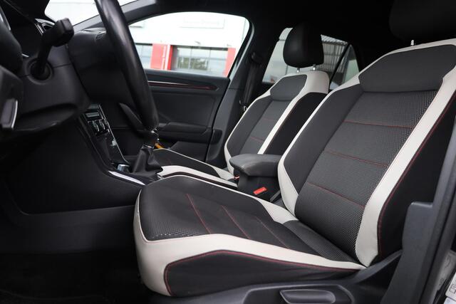 Volkswagen T-Roc 1.5 TSI Sport NL auto 1ste eigenaar door ons onderhouden, 18" LMV, trekhaak, privacy glas, zwarte hemel, digital cockpit, navigatie, Full led, ACC en app connect