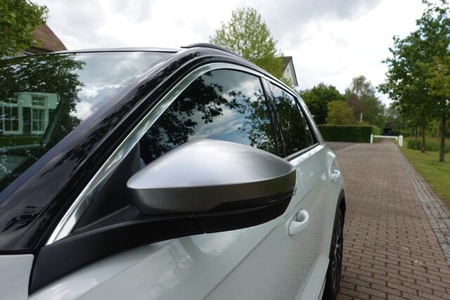 Volkswagen T-Roc 2.0 TSI 4Motion R | AKRAPOVIC | Pano | ACC | CarPlay | Trekhaak | LED |