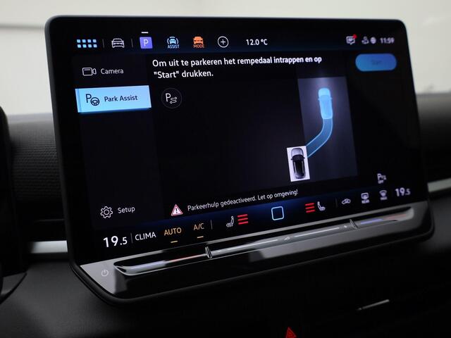 Volkswagen T-Roc 1.5eTsi/150PK R Line First Edition Black Style DSG · Navigatie · 360°Camera + Parkeersensoren · Stoel- & stuurverwarming · Garantie t/m 28-11-2025