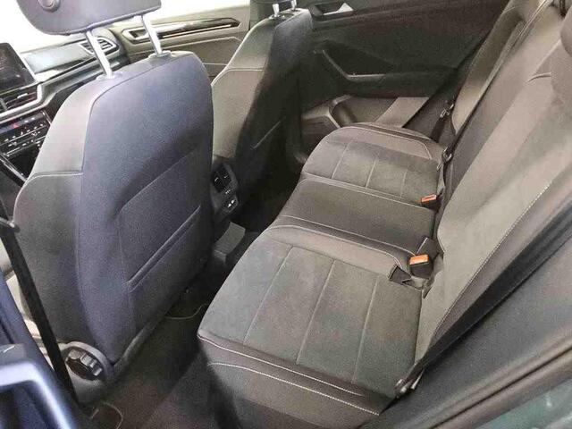 Volkswagen T-Roc R-Line 2.0 TSI 4Motion Panodak | Standkachel | Virtual | IQ Light Matrix LED | Achteruitrijcamera | Massage | Stoel&Stuurverwarming |